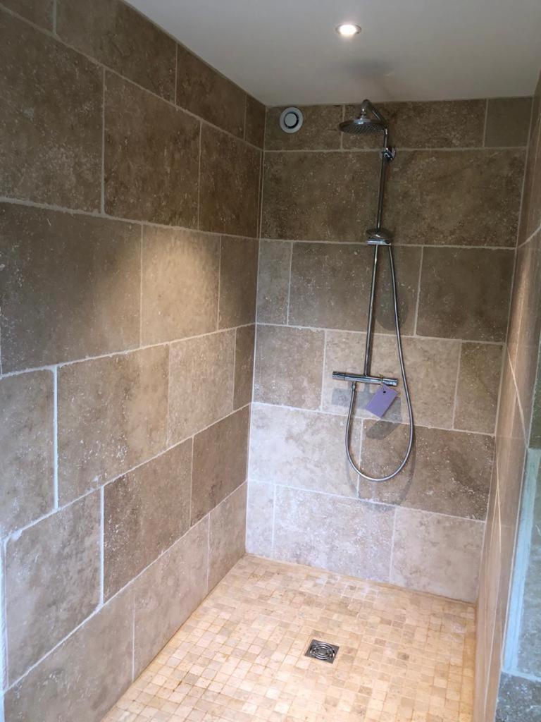 Chambre Du Tilleul - Charme, Confort Et Piscine Sigonce Eksteriør bilde